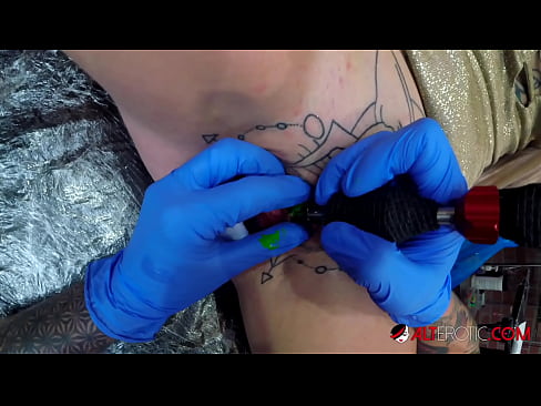 ❤️ Fìor tattooed hottie Sully Savage fhuair tattoo air a clitoris ❤ Porno aig gd.hentaidude.ru ️❤